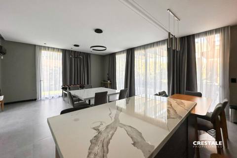 Casa 4 dormitorios en venta Kentucky Club De Campo, Funes. CHO5726490 Crestale Propiedades