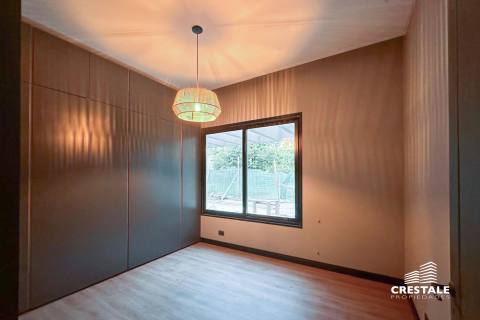 Casa 4 dormitorios en venta Kentucky Club De Campo, Funes. CHO5726490 Crestale Propiedades