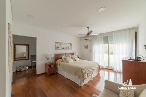 Casa 4 dormitorios en venta Funes, San Sebastián. CHO5157376 Crestale Propiedades