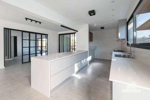 Casa 4 dormitorios en venta Cadaques Funes Hills, Funes. CHO6155611 Crestale Propiedades