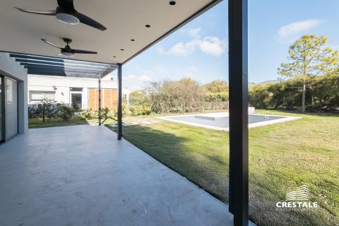 Casa 4 dormitorios en venta Cadaques Funes Hills, Funes. CHO6155611 Crestale Propiedades