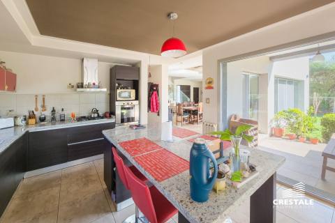 Casa 4 dormitorios en venta Funes Hills Miraflores, Funes. CHO6473351 Crestale Propiedades