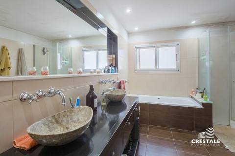 Casa 4 dormitorios en venta Funes Hills Miraflores, Funes. CHO6473351 Crestale Propiedades