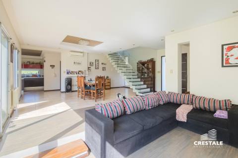 Casa 4 dormitorios en venta Funes Hills Miraflores, Funes. CHO6473351 Crestale Propiedades