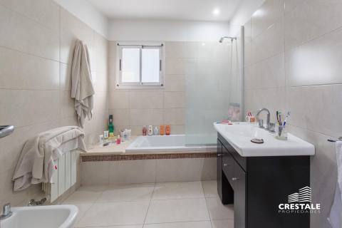 Casa 4 dormitorios en venta Funes Hills Miraflores, Funes. CHO6473351 Crestale Propiedades