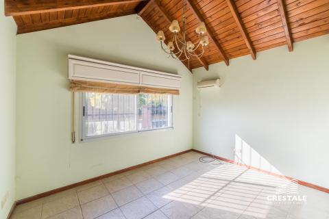 Casa 3 dormitorios en venta Rosario, Portal Aldea - Pasaje 1400. CHO4320456 Crestale Propiedades