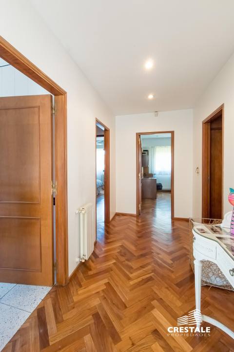 Casa 4 dormitorios en venta Bv. Argentino Y Acevedo, Rosario. CHO6575751 Crestale Propiedades