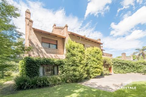 Casa 4 dormitorios en venta Bv. Argentino Y Acevedo, Rosario. CHO6575751 Crestale Propiedades