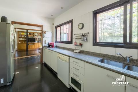 Casa 4 dormitorios en venta Bv. Argentino Y Acevedo, Rosario. CHO6575751 Crestale Propiedades