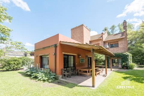 Casa 4 dormitorios en venta Bv. Argentino Y Acevedo, Rosario. CHO6575751 Crestale Propiedades