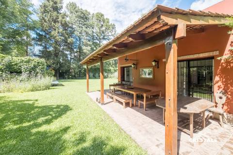 Casa 4 dormitorios en venta Bv. Argentino Y Acevedo, Rosario. CHO6575751 Crestale Propiedades