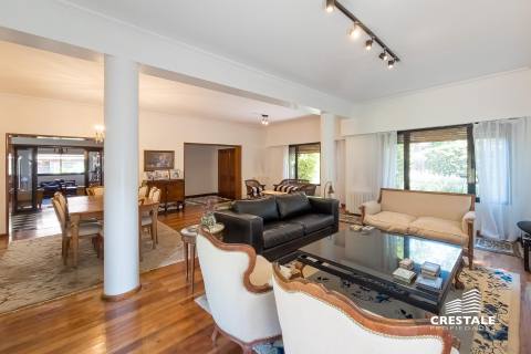Casa 4 dormitorios en venta Bv. Argentino Y Acevedo, Rosario. CHO6575751 Crestale Propiedades