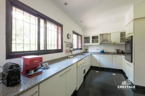 Casa 4 dormitorios en venta Bv. Argentino Y Acevedo, Rosario. CHO6575751 Crestale Propiedades