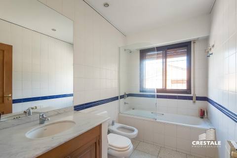 Casa 4 dormitorios en venta Bv. Argentino Y Acevedo, Rosario. CHO6575751 Crestale Propiedades