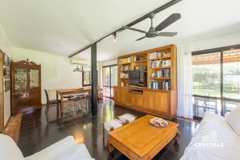 Casa 4 dormitorios en venta Bv. Argentino Y Acevedo, Rosario. CHO6575751 Crestale Propiedades