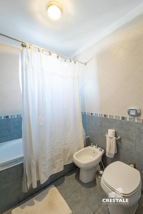 Casa 4 dormitorios en venta Alvear 2800, Rosario. CHO6596770 Crestale Propiedades