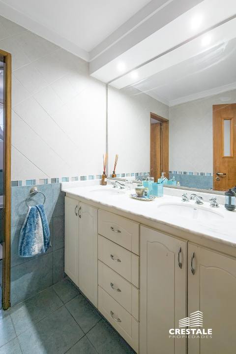 Casa 4 dormitorios en venta Alvear 2800, Rosario. CHO6596770 Crestale Propiedades