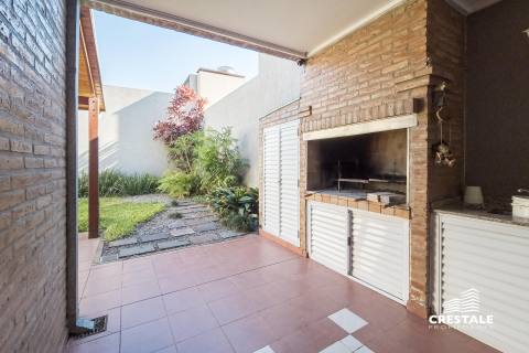 Casa 4 dormitorios en venta Alvear 2800, Rosario. CHO6596770 Crestale Propiedades