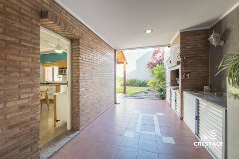 Casa 4 dormitorios en venta Alvear 2800, Rosario. CHO6596770 Crestale Propiedades