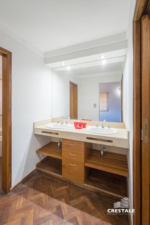 Casa 4 dormitorios en venta Alvear 2800, Rosario. CHO6596770 Crestale Propiedades