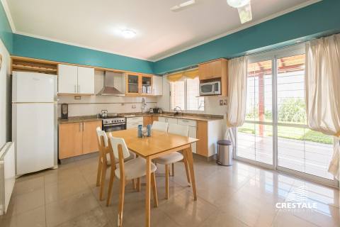 Casa 4 dormitorios en venta Alvear 2800, Rosario. CHO6596770 Crestale Propiedades
