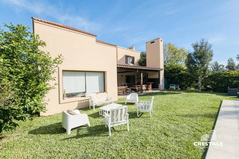 Casa 4 dormitorios en venta Aldea Country Golf Rosario, Rosario. CHO6819957 Crestale Propiedades
