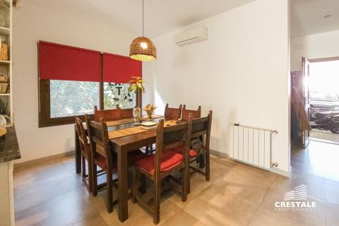 Casa 4 dormitorios en venta Aldea Country Golf Rosario, Rosario. CHO6819957 Crestale Propiedades