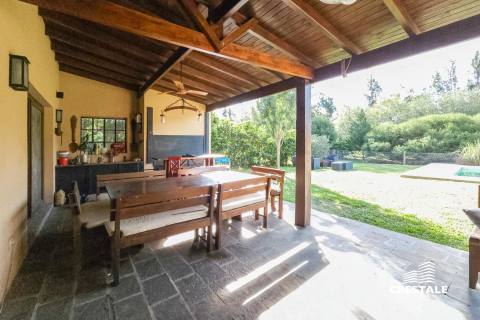 Casa 4 dormitorios en venta Aldea Country Golf Rosario, Rosario. CHO6819957 Crestale Propiedades