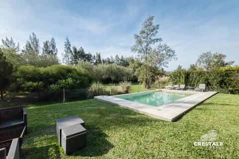 Casa 4 dormitorios en venta Aldea Country Golf Rosario, Rosario. CHO6819957 Crestale Propiedades