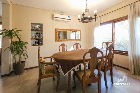 Casa 4 dormitorios en venta Aldea Country Golf Rosario, Rosario. CHO6819957 Crestale Propiedades