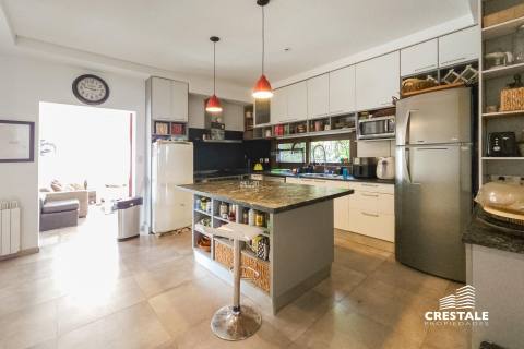 Casa 4 dormitorios en venta Aldea Country Golf Rosario, Rosario. CHO6819957 Crestale Propiedades