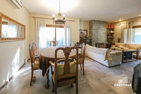 Casa 4 dormitorios en venta Aldea Country Golf Rosario, Rosario. CHO6819957 Crestale Propiedades