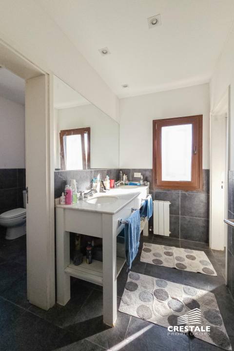 Casa 4 dormitorios en venta Aldea Country Golf Rosario, Rosario. CHO6819957 Crestale Propiedades