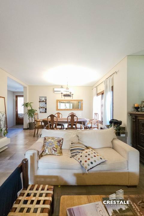 Casa 4 dormitorios en venta Aldea Country Golf Rosario, Rosario. CHO6819957 Crestale Propiedades