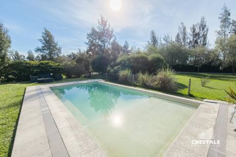 Casa 4 dormitorios en venta Aldea Country Golf Rosario, Rosario. CHO6819957 Crestale Propiedades