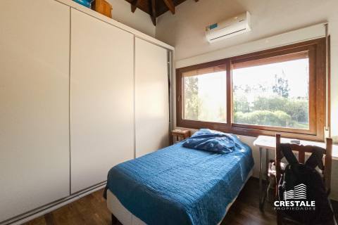 Casa 4 dormitorios en venta Aldea Country Golf Rosario, Rosario. CHO6819957 Crestale Propiedades