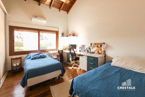 Casa 4 dormitorios en venta Aldea Country Golf Rosario, Rosario. CHO6819957 Crestale Propiedades