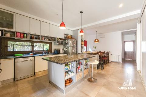 Casa 4 dormitorios en venta Aldea Country Golf Rosario, Rosario. CHO6819957 Crestale Propiedades