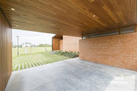 Casa 3 dormitorios en venta Vida, Funes. CHO6872147 Crestale Propiedades