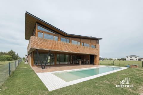 Casa 3 dormitorios en venta Vida, Funes. CHO6872147 Crestale Propiedades