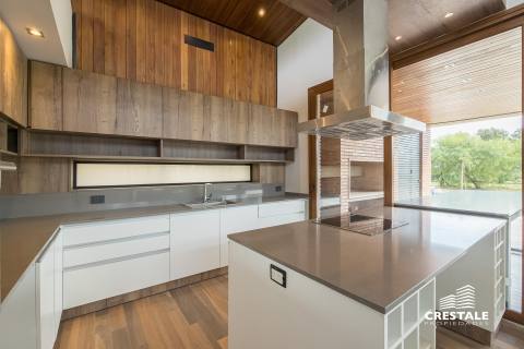 Casa 3 dormitorios en venta Vida, Funes. CHO6872147 Crestale Propiedades