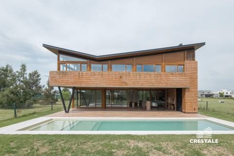 Casa 3 dormitorios en venta Vida, Funes. CHO6872147 Crestale Propiedades