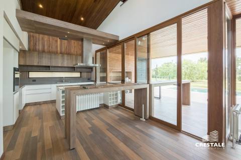 Casa 3 dormitorios en venta Vida, Funes. CHO6872147 Crestale Propiedades
