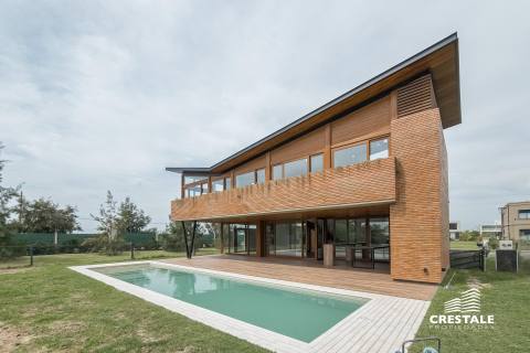 Casa 3 dormitorios en venta Vida, Funes. CHO6872147 Crestale Propiedades