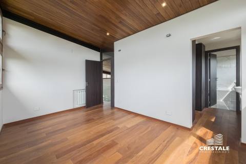 Casa 3 dormitorios en venta Vida, Funes. CHO6872147 Crestale Propiedades