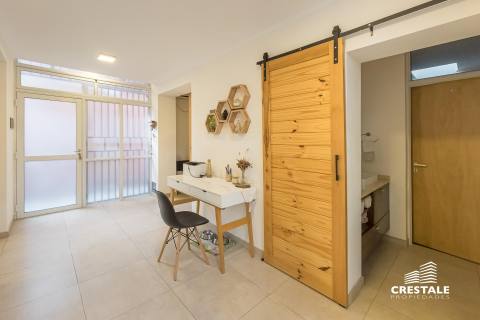 Departamento de pasillo 2 dormitorios en venta España 1800, Rosario. CHO6875246 Crestale Propiedades