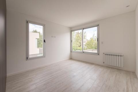 Casa 3 dormitorios en venta Aldea Fisherton - Malabia 1200, Rosario. CHO6877871 Crestale Propiedades