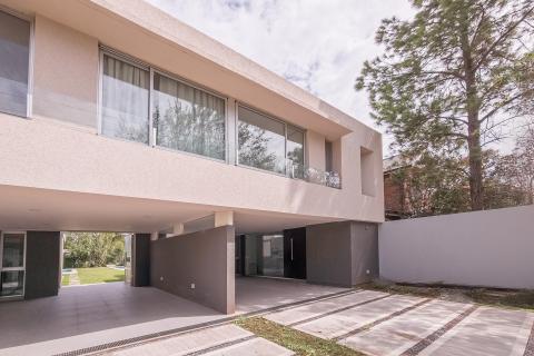 Casa 3 dormitorios en venta Aldea Fisherton - Malabia 1200, Rosario. CHO6877871 Crestale Propiedades