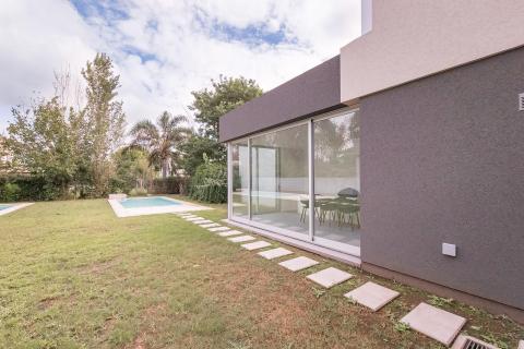 Casa 3 dormitorios en venta Aldea Fisherton - Malabia 1200, Rosario. CHO6877871 Crestale Propiedades