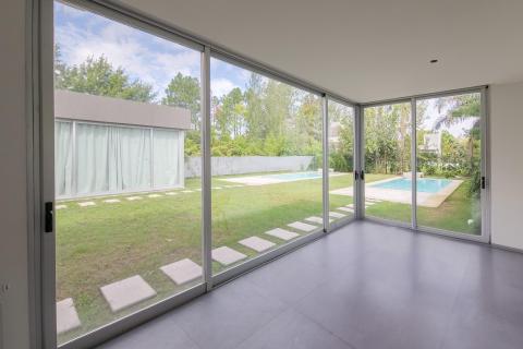 Casa 3 dormitorios en venta Aldea Fisherton - Malabia 1200, Rosario. CHO6877871 Crestale Propiedades
